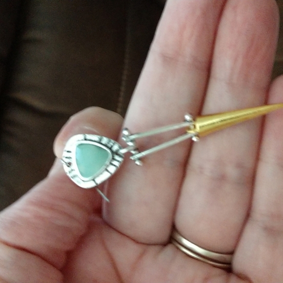 Beautiful Boho Contemporary 2-tone Hinged Earrings Faceted Stone 2 1/2" - Picture 3 of 10